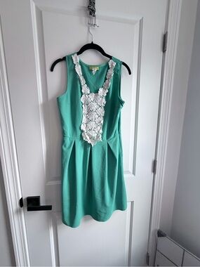 Yellow Star Sleeveless Mint Green Mini Dress with White Lace Applique